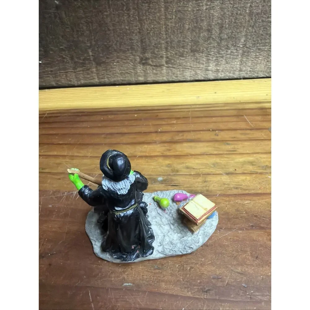 Lemax Spooky Town Halloween Village The Witch's Cauldron Potions Brew